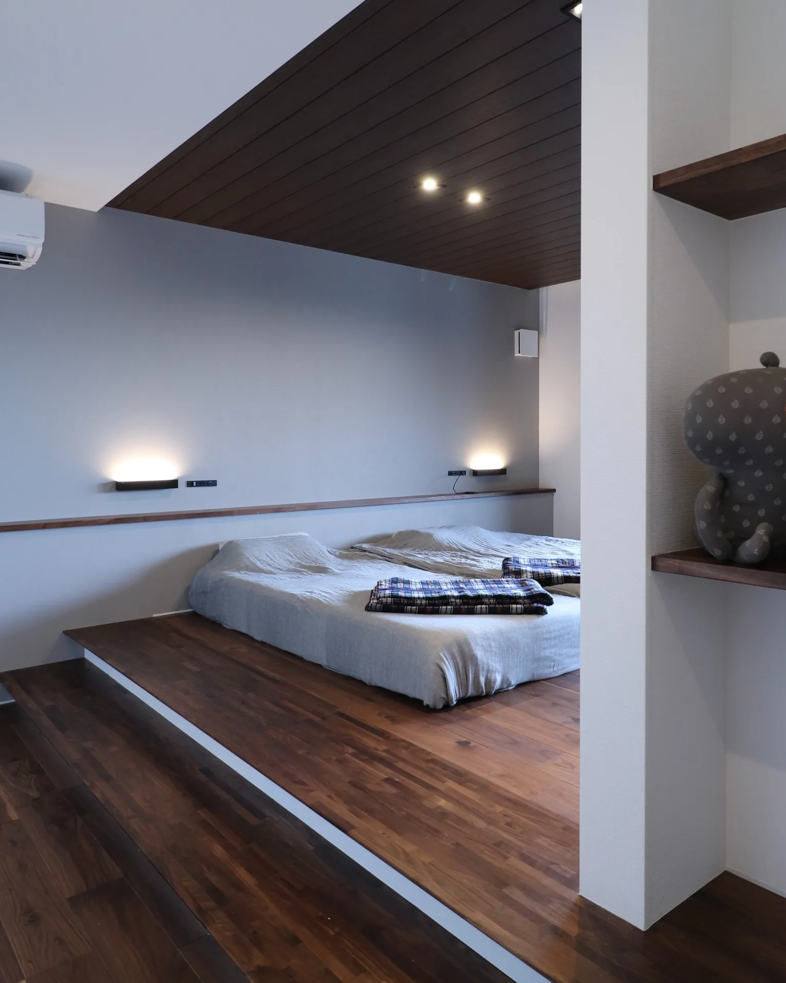 ミニマムで落ち着くベッドルーム